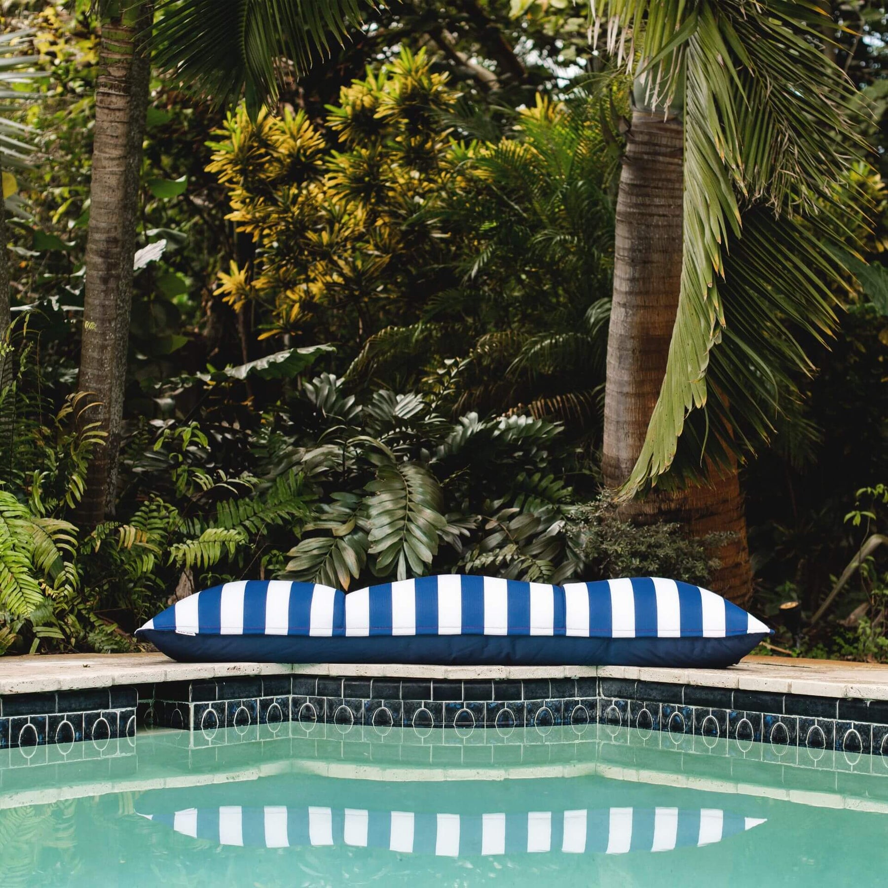 Lagoon Lounger - Pool Float