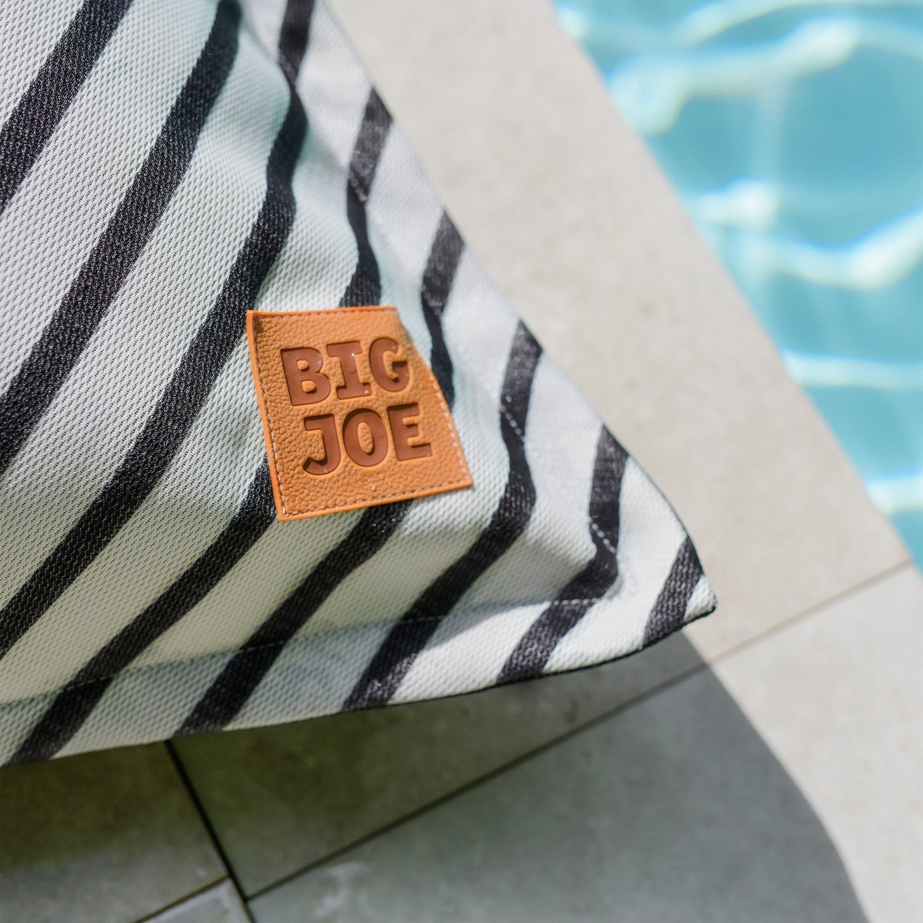 Lux Lagoon Lounger - Pool Float